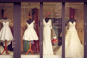 Schaufenster reinigen Geschäftslokal Reinigung Filiale Filialbetrieb Fensterreinigung Büro putzen Warteraum privat gewerblich Putzfrau WC Toilette ALLESSAUBER Schaufenster reinigen Geschäftslokal Reinigung Filiale Filialbetrieb Fensterreinigung Büro putzen Warteraum privat gewerblich Putzfrau WC Toilette ALLESSAUBER
