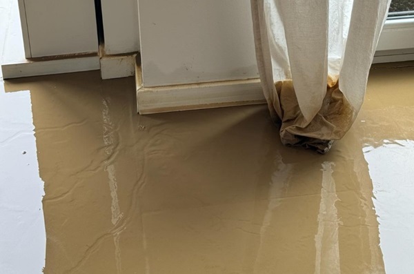 Wasserschadenreinigung nach Überschwemmung in Mistelbach Allessauber