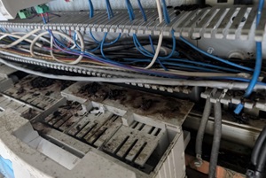 Industrieanlagenreinigung Sonderreinigung Stromkasten