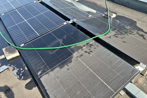 Photovoltaik Reinigung am Dach