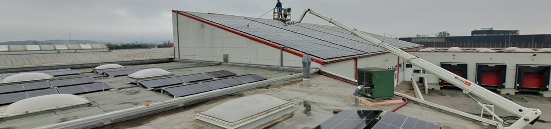 Photovoltaikanlagenreinigung mit Arbeitsbühne 30 Meter in Korneuburg