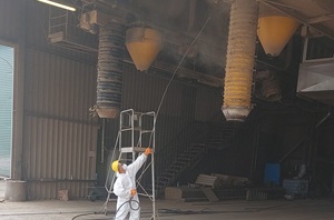 Entfernung von Verschmutzung in Produktionsstätten Werkshallen