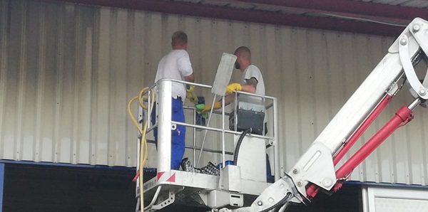 Metallfassadenreinigung nach Brandschaden Niederösterreich