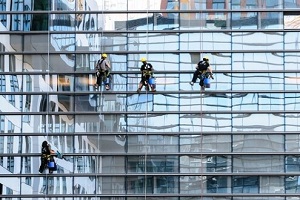 Glasfassadenreinigung Industriekletterer Fassadenreinigung Hochhaus reinigen Dachfenster Allessauber