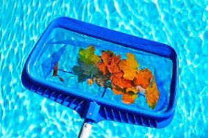 Poolreinigung Schwimmbadreinigung Pool Schwimmbad reinigen Überdachung Poolüberdachung Poolabdeckung Polyesterpool Notdienst Inbetrienahme Einwinterung