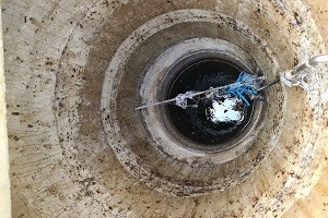 Schachtbrunnenreinigung Schachtbrunnen reinigen desinfizieren Heisswasser Hochdruck Desinfektion Klarpumpen