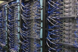 Serverschrank-Rank-Netzwerkschrank-Serverraum-Reinigung-IT-Arbeitsplatz-Allessauber