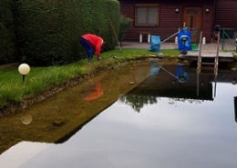 Teichreinigung Naturteich Teich reinigen Schwamm absaugen entfernen entsorgen Folie abdichten