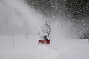 Winterdienst-Schneeräumung-Tauwetterkontrolle-Dachlawine-Haftung